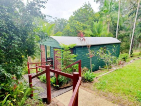 Birdsong Train Carriage Cabin with Outdoor Bath